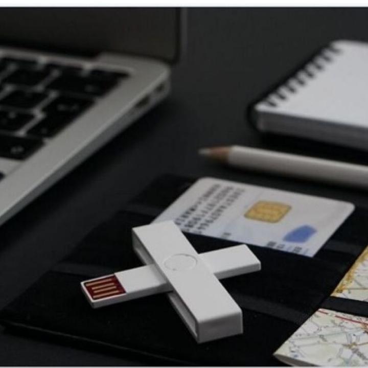 Immagine prodotto Pluss Lettore di smart card ID bianco (USB 2.0)