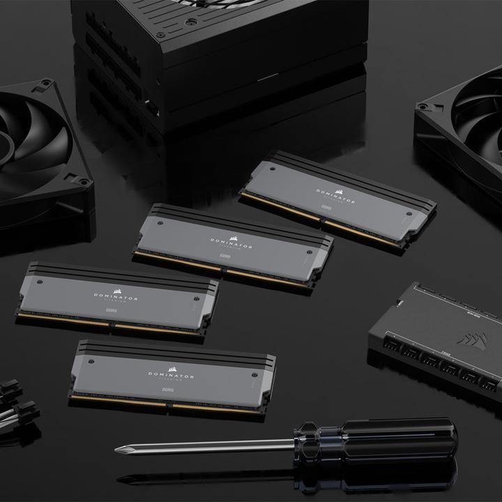 Actual product image Corsair Dominator Titanium (2 x 32GB, 0.01 MHz, DDR5 RAM, DIMM)