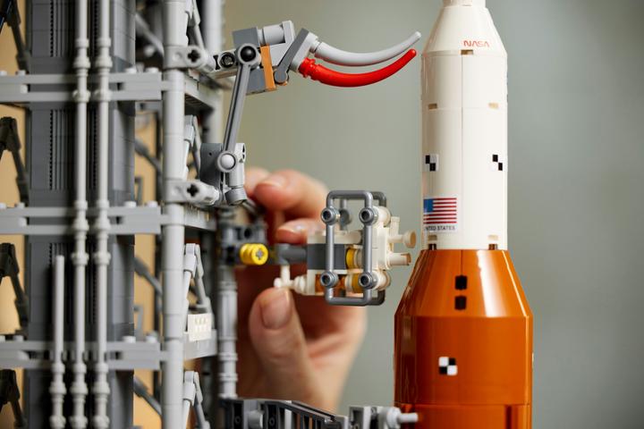 Image du produit LEGO Base de lancement Artemis de la NASA (10341, LEGO Icons, LEGO difficiles à trouver)