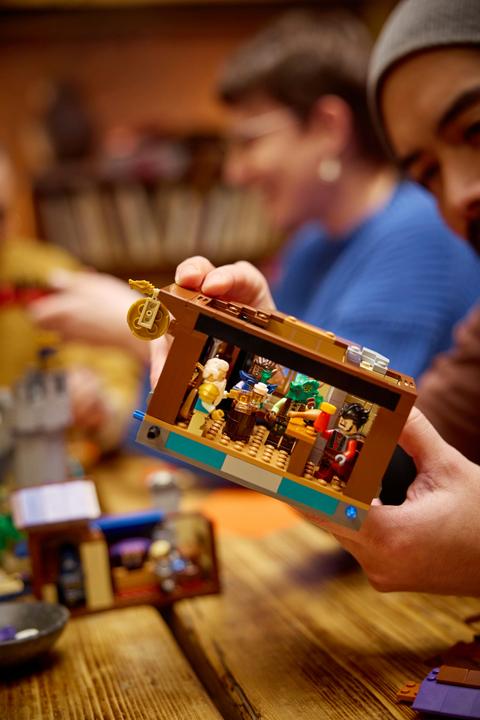 Produktbild LEGO 21348 Dungeons & Dragons: Die Sage vom Roten Drachen (21348, LEGO Ideas, LEGO Seltene Sets)