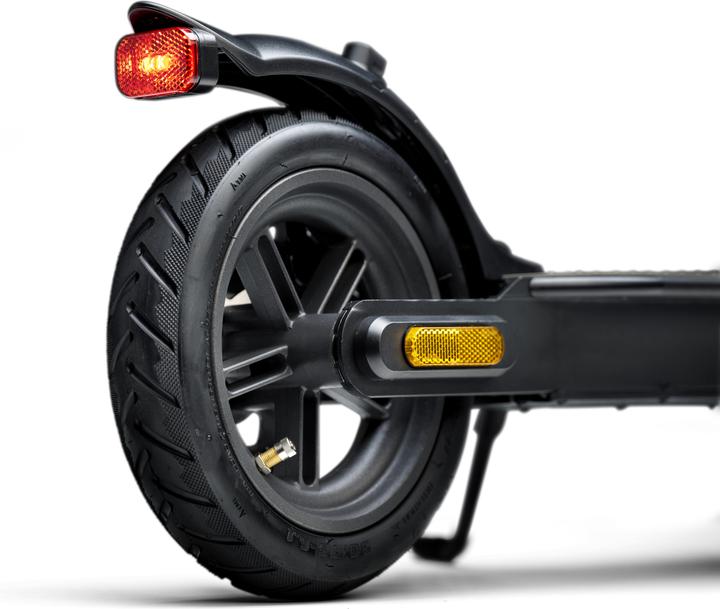 Actual product image Jeep E-Scooter 2XE Sentinel with Turn Signals, 350 W, 8.5 ", 25 km/h, 24 month(s), Black (25 km/h, 25 km)