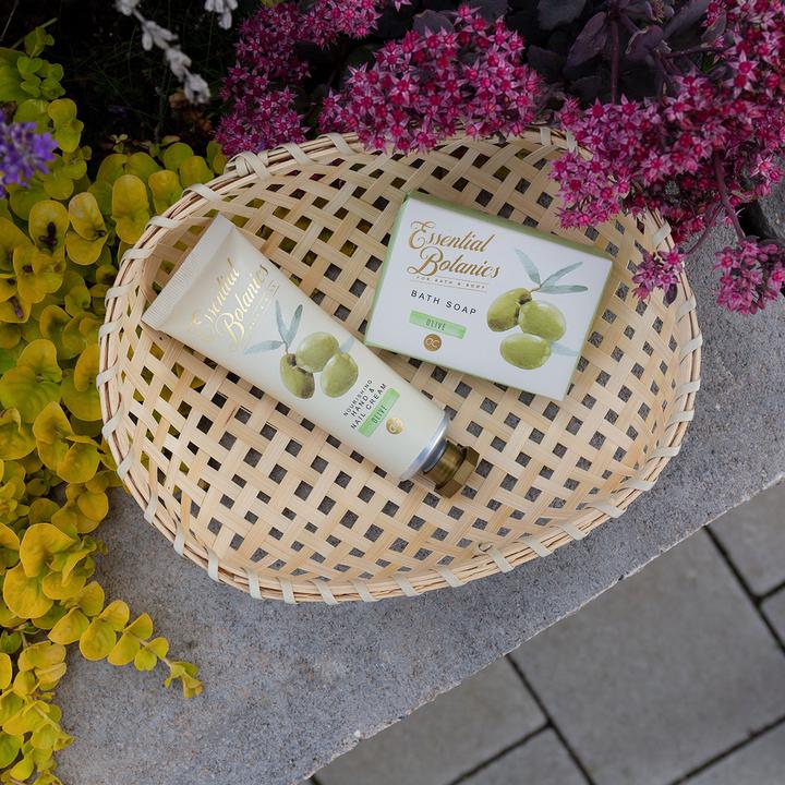Image du produit Accentra Set de soin des mains ESSENTIAL BOTANICS - CLASSICS dans un panier en bambou, incluant 100g de (Set manucure)