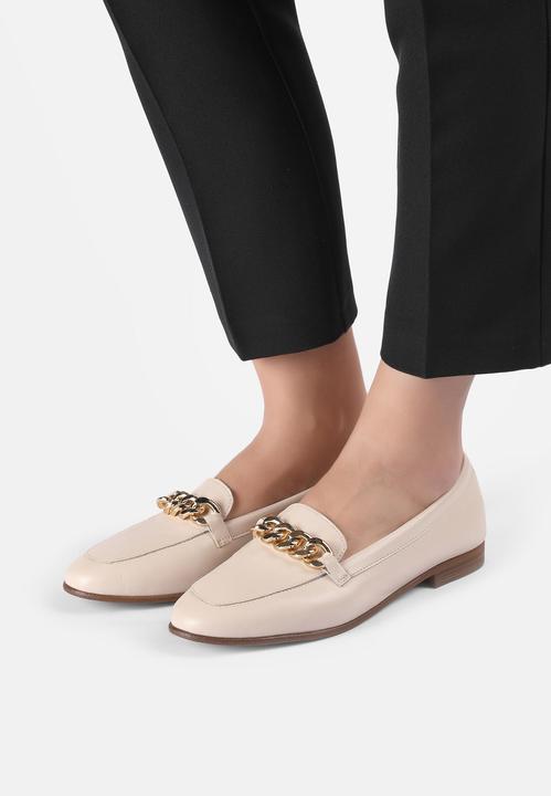 Immagine prodotto Inuovo Questa scarpa slip-on alla moda è realizzata in pelle di alta qualità e con una catena decorativa (41)