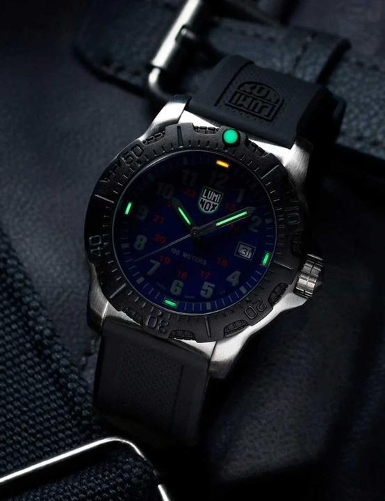 Actual product image Luminox X2.2133 Manta Ray Steel men's watch 45mm 10ATM (Diving watch, 45 mm)