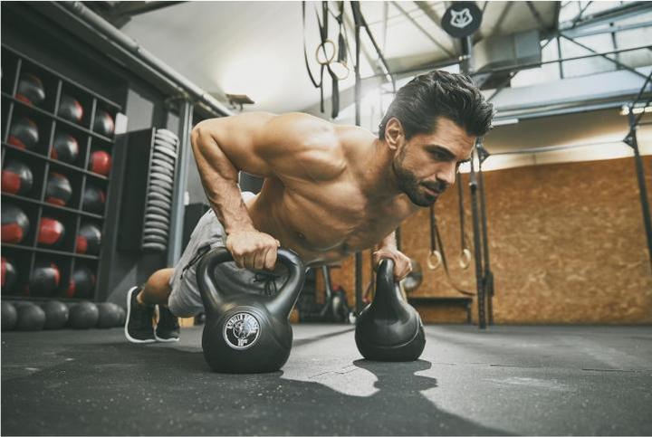 Image du produit Gorilla Sports Kettlebell Set (1 x 6 kg, 1 x 8 kg, 1 x 3 kg)