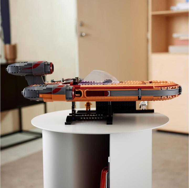 Actual product image LEGO Star Wars - Luke Skywalker's Landspeeder (75341, LEGO Rare Sets)