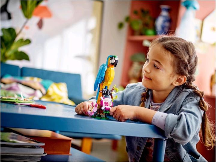 Actual product image LEGO 31136 Exotic parrot (31136, LEGO Creator 3-in-1)