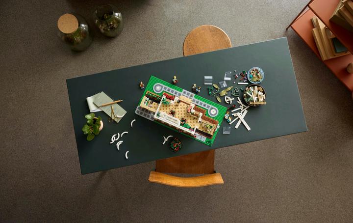 Actual product image LEGO The botanical garden (21353, LEGO Ideas, LEGO Rare Sets)