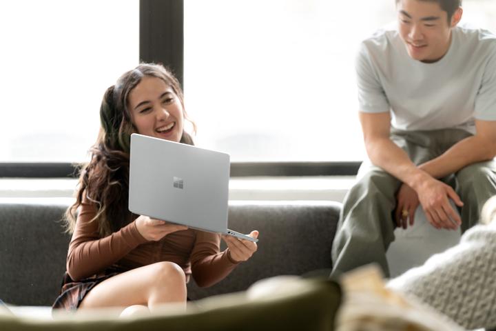 Produktbild Microsoft Surface Laptop Go 2 (12.40", Intel Core i5-1135G7, 8 GB, 128 GB, DE)