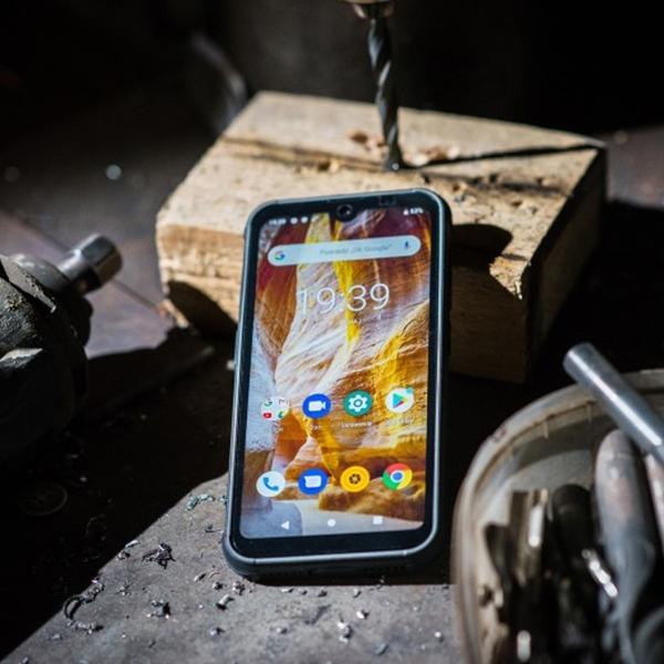 Actual product image Maxcom MS 572 4G NFC smartphone (32 GB, Black, 5.71", Dual SIM, 13 Mpx, 4G)