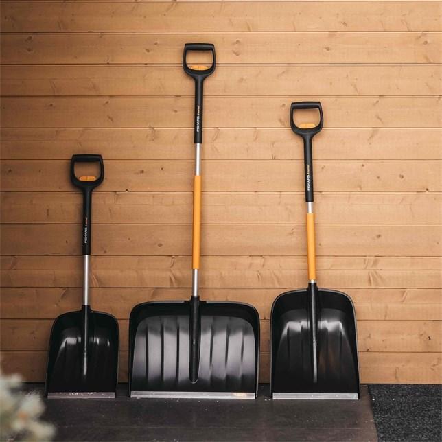 Actual product image Fiskars X series telescopic snow pusher