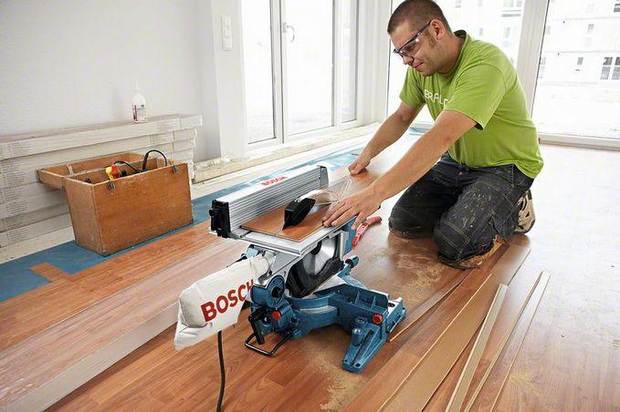 Produktbild Bosch Professional Kombinationssäge GTM 12 JL mit Arbeitstisch GTA 2600 im Karton