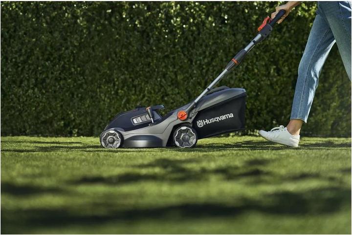 Image du produit Husqvarna Akku-Rasenm.Aspire LC34-P4A+B72/C70 (Fonctionnement sur batterie)