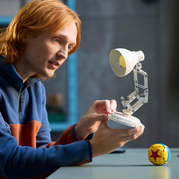 Actual product image LEGO Disney Pixar Luxo Jr. (21357, LEGO Ideas)