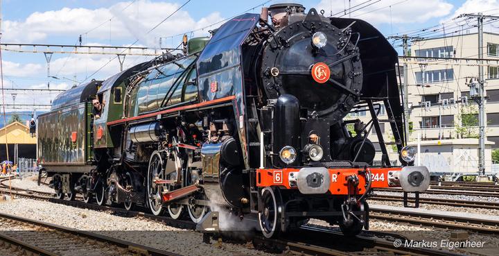 Actual product image Jouef SNCF steam locomotive 141R 1244 green with oil tender Ep. V (Track H0)