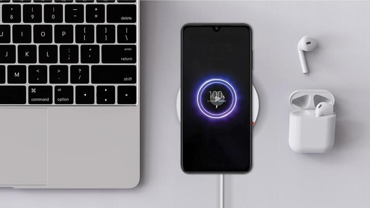 Actual product image Skross Wireless Charger Magsafe, white, induction charging standard (10 W)