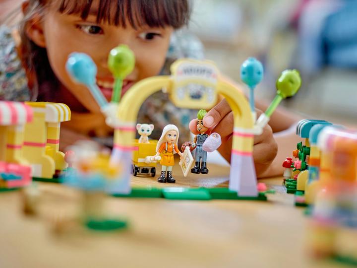 Image du produit LEGO Friends 42615 La Journée d’Adoption des Animaux (42615, LEGO Friends)