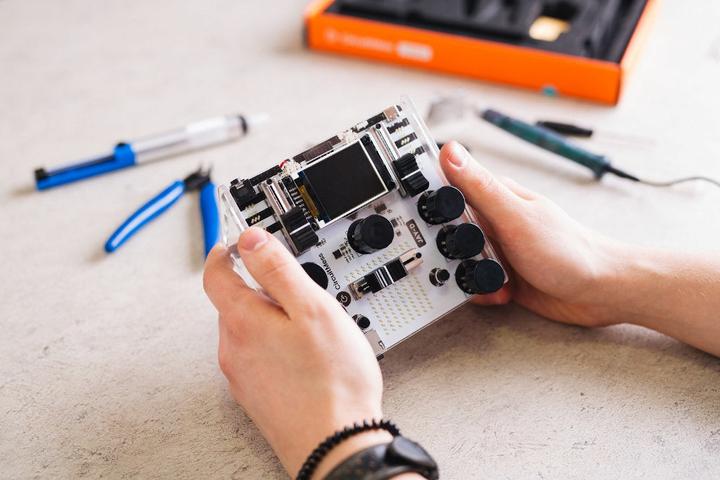 Immagine prodotto CircuitMess Jay D - DJ Mixer