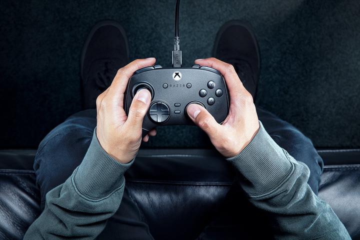 Image du produit Razer Wolverine V3 Tournament Edition, noir - Manette e-sport filaire pour Xbox & PC (Xbox One X, Xbox Series X, Xbox One S, Xbox Series S, PC)