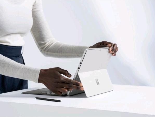 Produktbild Microsoft Surface Pro 8 LTE for business (13", Intel Core i5-1145G7, 8 GB, 256 GB, Ohne Tastaturlayout)