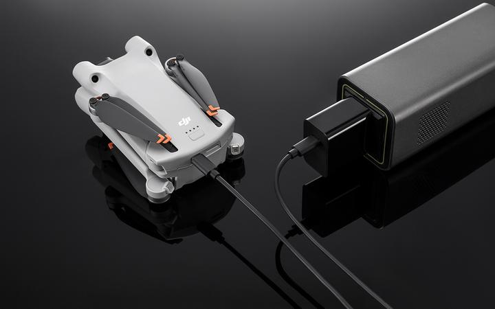 Produktbild DJI USB-C Ladegerät (Drohnen Ladegerät, DJI Mini 4 Pro, DJI Mavic Mini, DJI Mini 3, DJI Mini 3 Pro)
