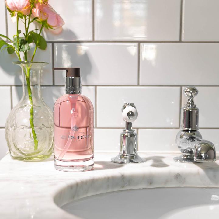 Immagine prodotto Molton Brown Vetro Del Rhub & Rose HW (Sapone liquido, 200 ml)
