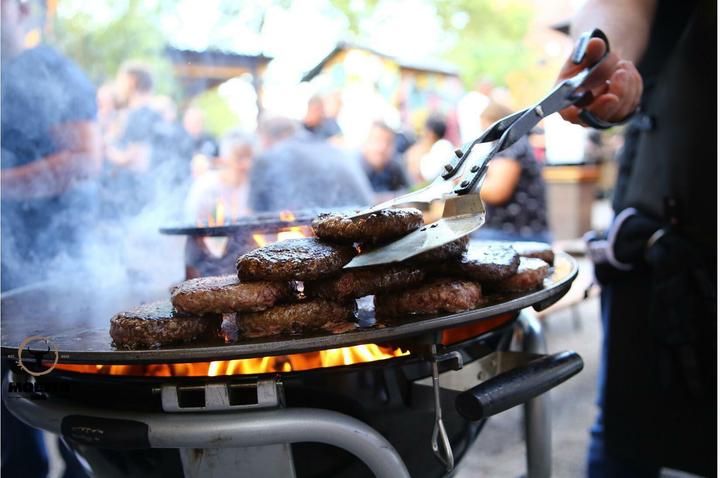 Actual product image Moesta BBQ Burger tongs V-Tong