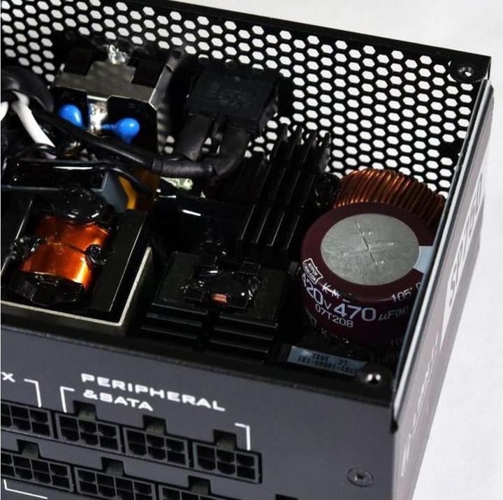 Produktbild Lian-Li SP750 (750 W)