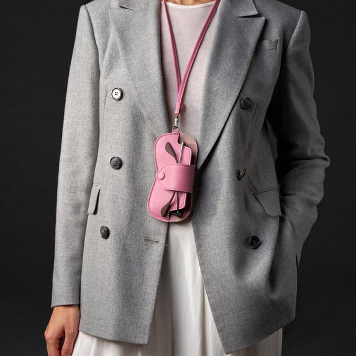 Image du produit Only-Bags.Store Étui à lunettes chic en cuir - étui à lunettes souple et résistant avec bandoulière pour