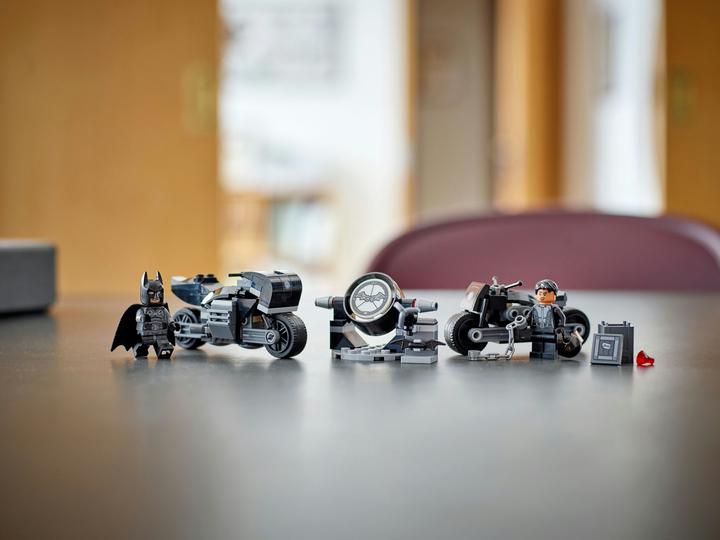 Produktbild LEGO Batman und Selina Kyle: Verfolgungsjagd auf dem Motorrad (76179, LEGO DC)