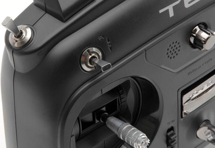 Image du produit Futaba T6K-R3006SB-2.4G Mode 2 sans batterie / chargeur