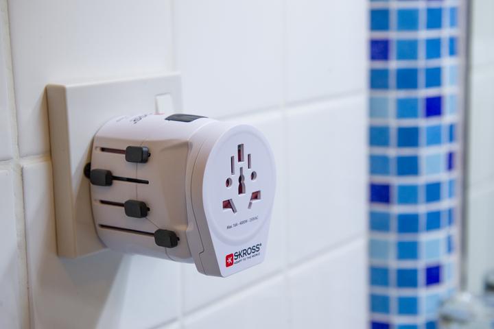 Produktbild Skross Pro-World & USB - Travel Adapter