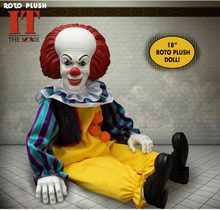 Actual product image Mezco Toys Stephen Kings It 1990 MDS Roto Plush Doll Pennywise 46 cm