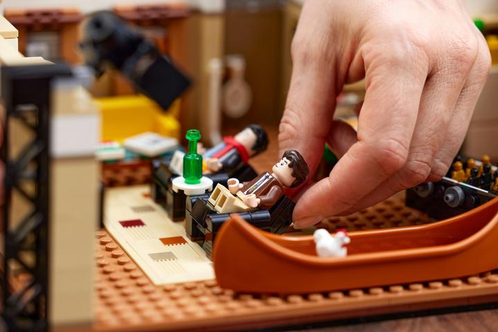 Immagine prodotto LEGO Amici Appartamenti (10292, LEGO Friends, Set LEGO rari)