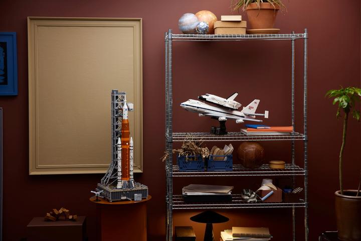 Actual product image LEGO 10360 Spaceshuttle-Transport-Jumbo
