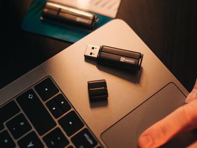 Actual product image MyMedia USB 2.0 Stick 64GB, black (64 GB, USB-A, USB 2.0)