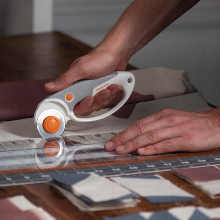 Immagine prodotto Fiskars Coltello per laminazione in titanio (Taglierini)