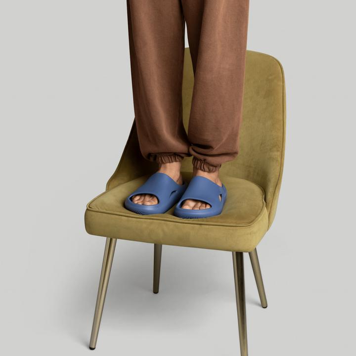 Actual product image Crocs Mellow Recovery Slide (45)