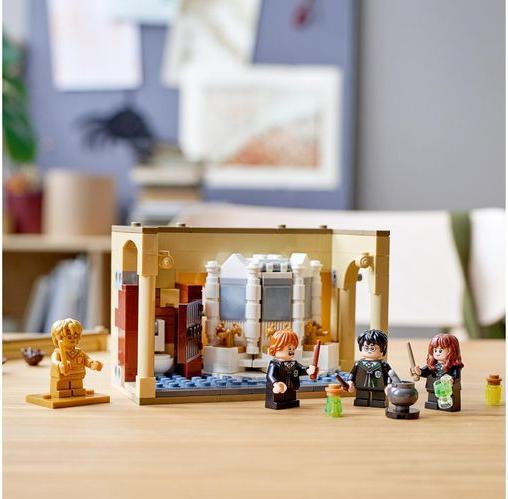 Image du produit LEGO Poudlard : l’erreur de la potion Polynectar (76386, LEGO Harry Potter)