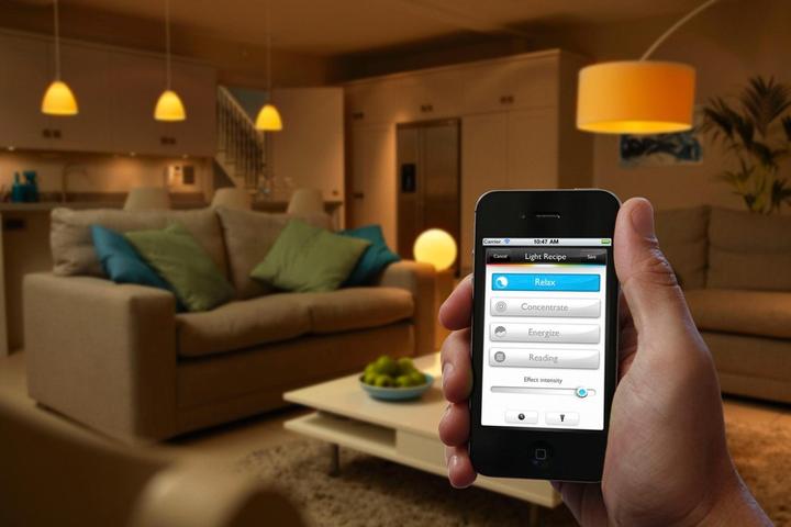 Immagine prodotto Philips Estensione Hue White & Color Ambiance (E27, 10 W, 806 lm, 1 x, F)