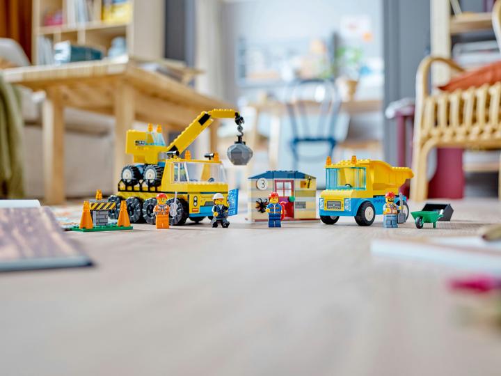 Actual product image LEGO Construction vehicles and crane with wrecking ball (60391, LEGO City)