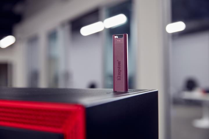 Actual product image Kingston DataTraveler Max (1000 GB, USB-A, USB 3.2)