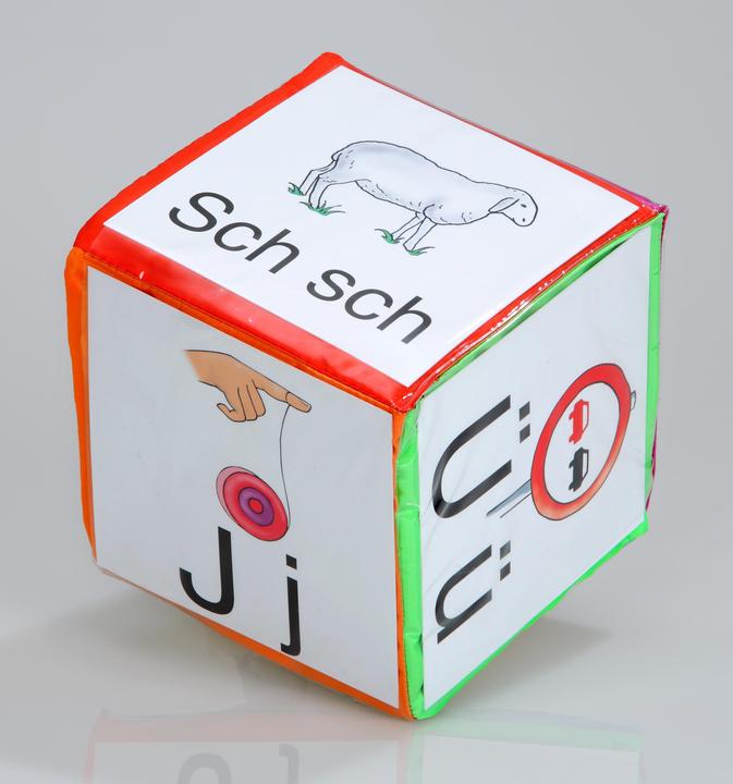 Actual product image Betzold Set of 3 Pocket Cubes (German)