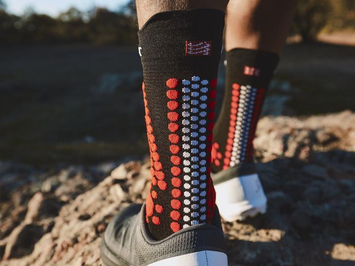 Actual product image Compressport Pro Racing Socks v4.0 Trail (42 - 44)
