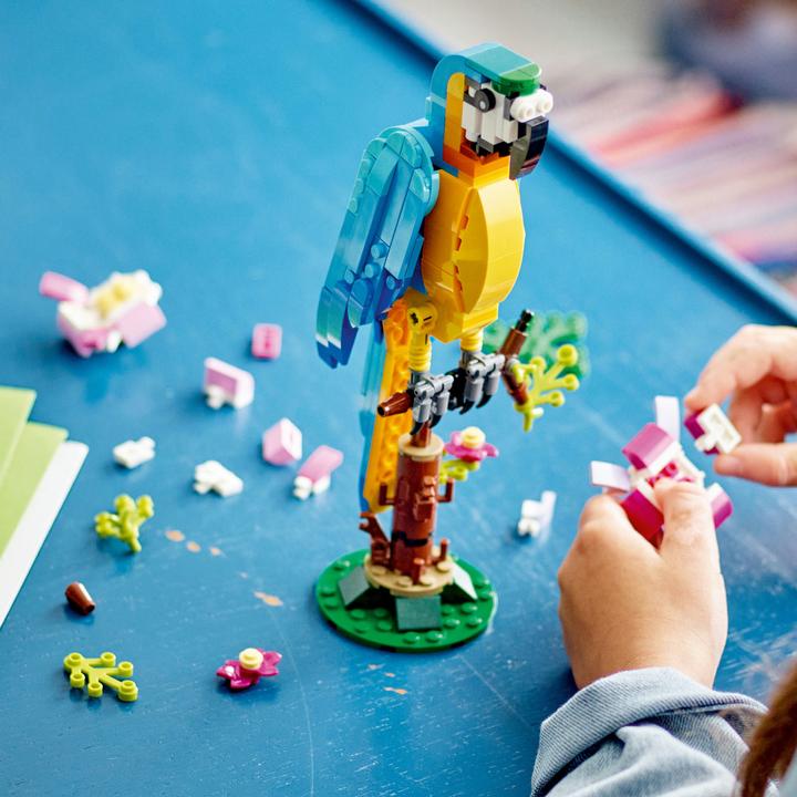 Actual product image LEGO 31136 Exotic parrot (31136, LEGO Creator 3-in-1)