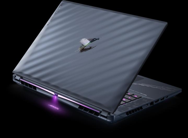 Actual product image Gigabyte Aorus Master 16 RTX 5080 (16", Intel Core Ultra 9 275HX, 32 GB, 2000 GB, CH)
