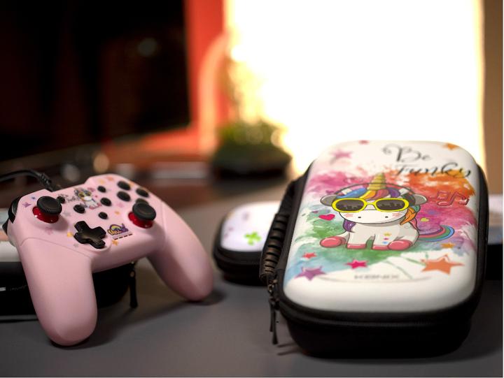 Produktbild Konix Mythics Pro Carry Case Unicorn be funky (Switch, Switch Lite, Switch OLED)