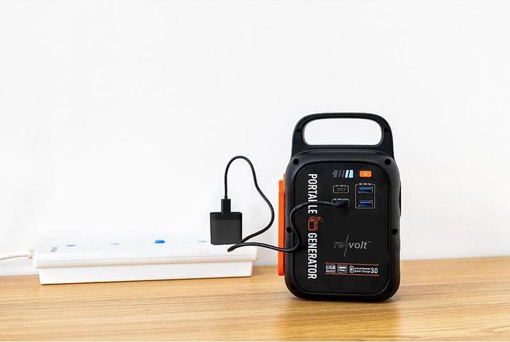 Actual product image Revolt Crank dynamo (22500 mAh, 18 W, 83.25 Wh)
