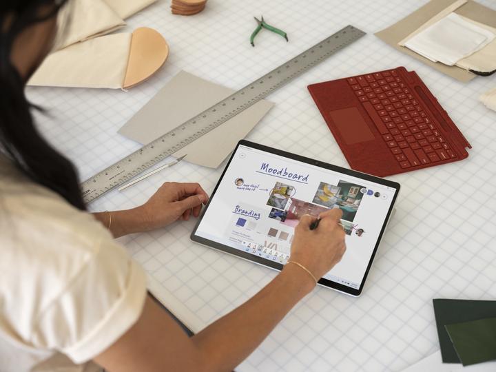 Produktbild Microsoft Surface Pro X (13", Microsoft SQ1, 8 GB, 128 GB)