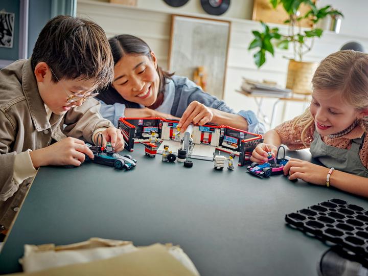 Immagine prodotto LEGO F1 Garage mit Mercedes-AMG & Alpine Rennautos (60444, LEGO City)